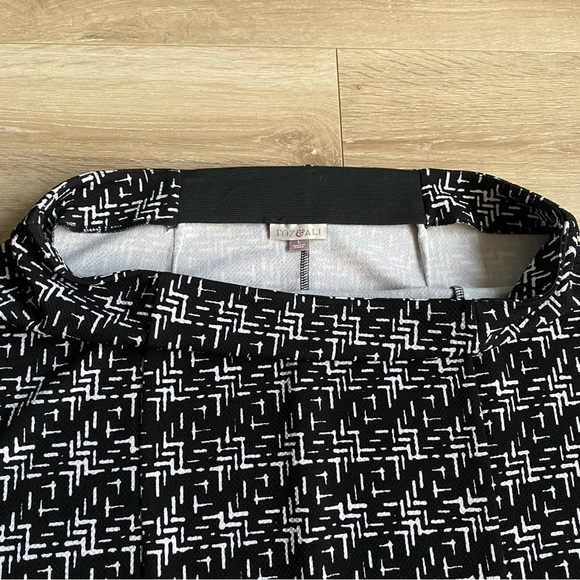 Roz & Ali Geo Print Pencil stretch Skirt Size Large - Picture 3 of 7